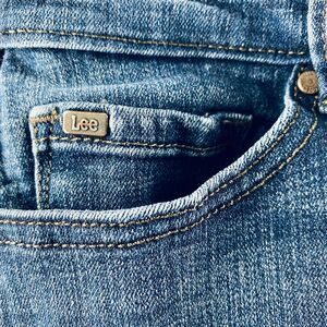 Lee Women’s Skinny Fit Jeans Mid Rise Stretch Medium Wash 30x26 Classic Denim